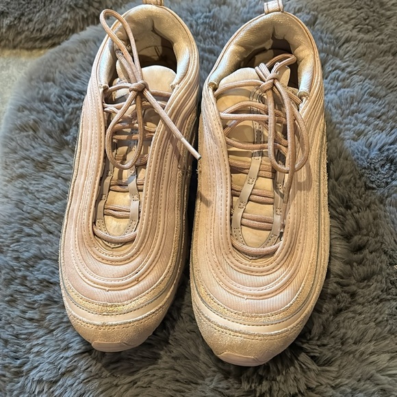 Nike shoes - Picture 2 of 5